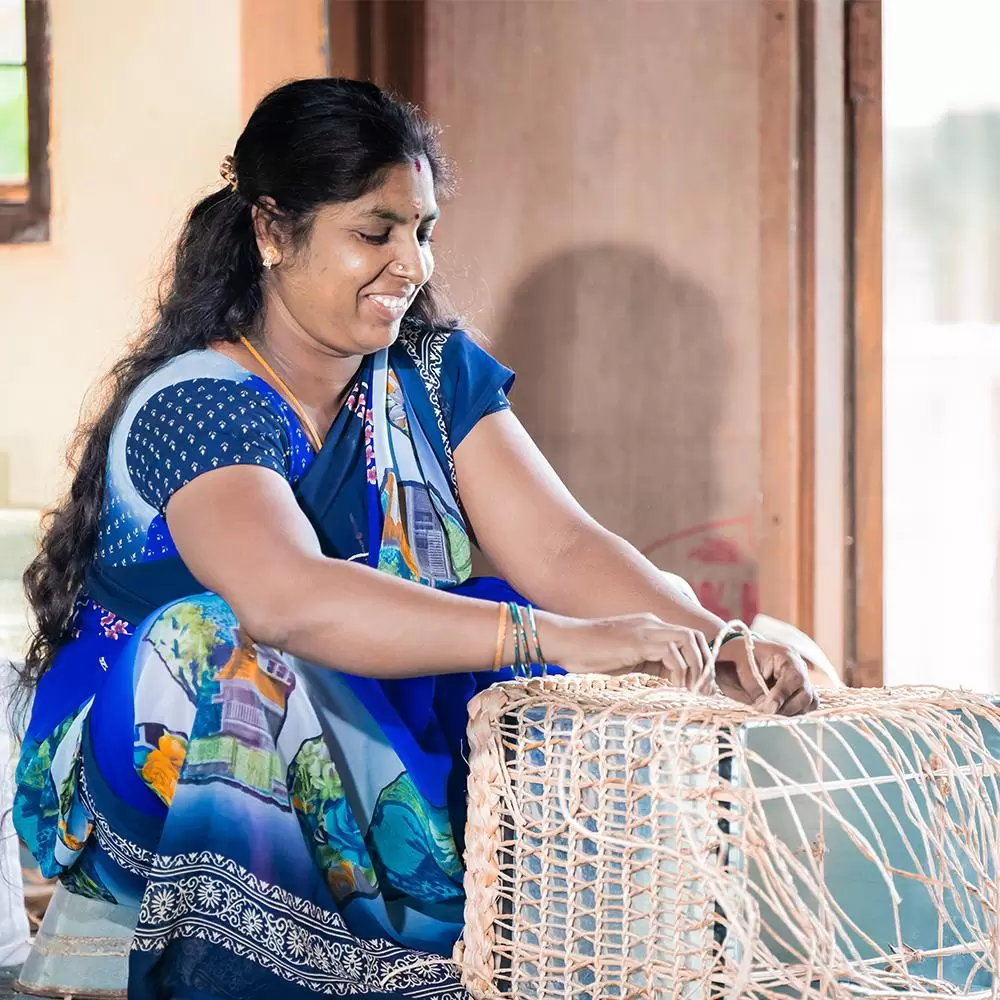 Woman_Donate